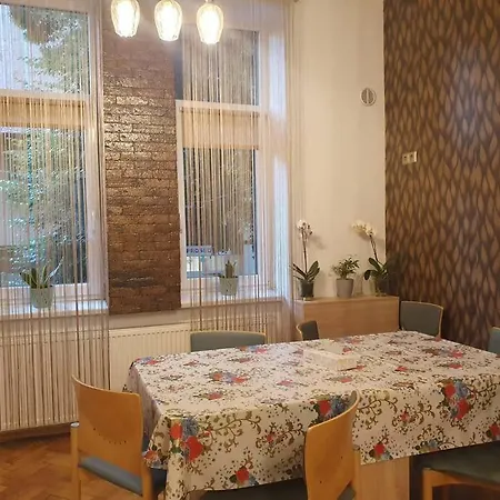 Ap Central Croitorilor Cu Parcare Lägenhet